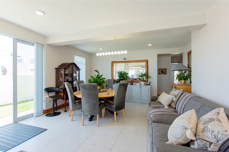 5 Bedroom Property for Sale in Paradise Beach Western Cape